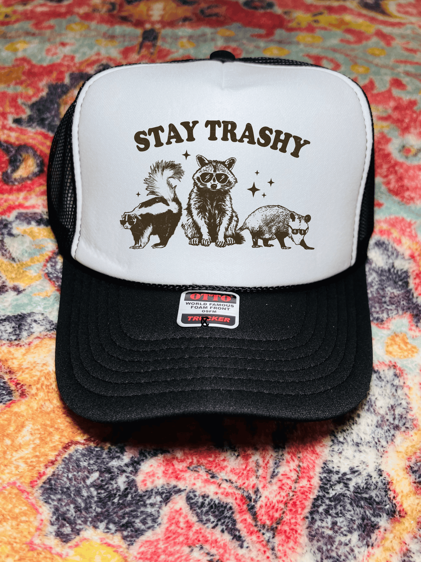 Stay trashy trucker hat: Black and white